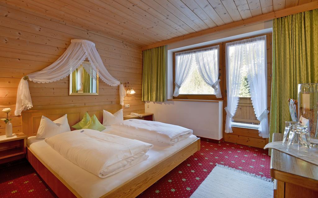 Hotel Laendenhof Superior ไมย์อาโฮเฟิน ภายนอก รูปภาพ