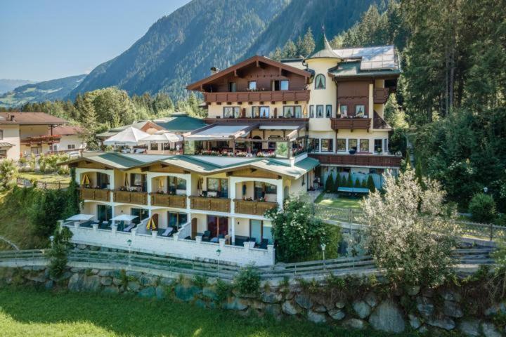 Hotel Laendenhof Superior ไมย์อาโฮเฟิน ภายนอก รูปภาพ